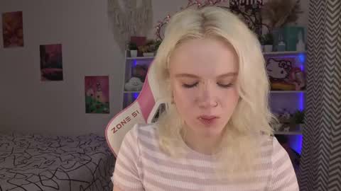 Mia online show from May 28, 3:26 am