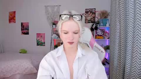 Mia online show from July 7, 3:20 am