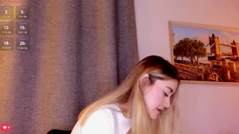 Snapshot of mia_white11 chatting on October 20, 1:03 pm Mia White online show from October 20, 1:03 pm