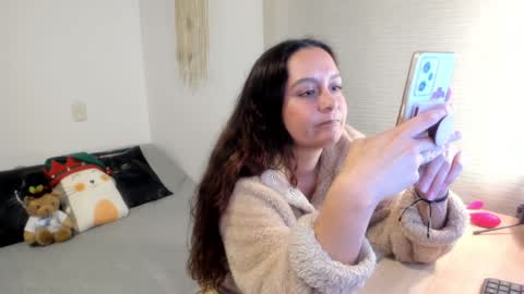 Snapshot of mia_xgray chatting on December 19, 10:32 pm Mia online show from December 19, 10:32 pm