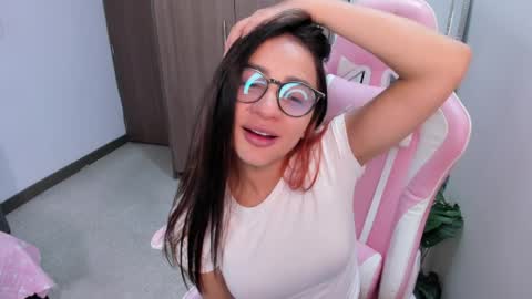 mia  nicolle online show from April 8, 5:09 am