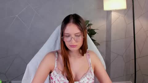 Mia online show from May 11, 4:04 pm