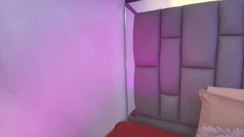 Mia online show from March 11, 12:52 pm