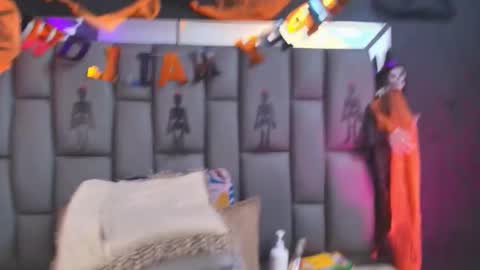 Mia online show from October 25, 12:13 pm