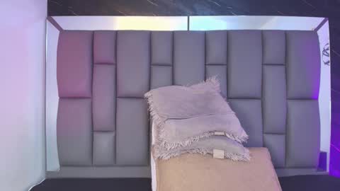 Mia online show from February 23, 12:04 pm