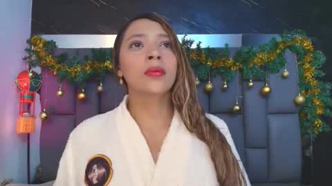 Mia online show from December 17, 12:20 pm