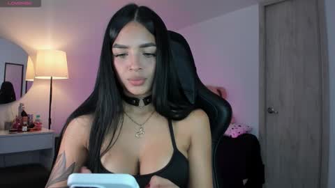 Mia online show from September 15, 7:43 pm