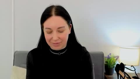 Mia online show from March 26, 5:25 pm