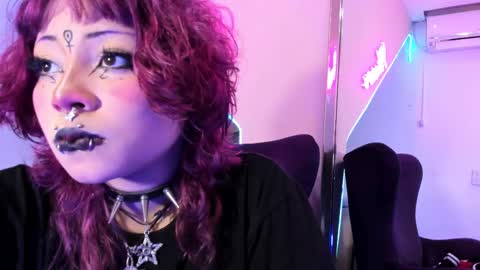 Mia online show from March 5, 12:33 pm