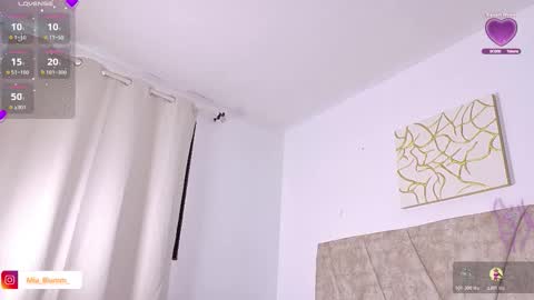 miablumm_ online show from November 27, 1:03 pm