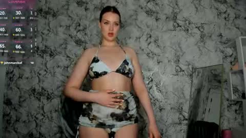 Mia online show from April 20, 9:56 am