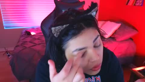 Snapshot of miacanela_xo chatting on December 25, 12:05 am Mia online show from December 25, 12:05 am