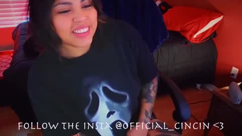 Snapshot of miacanela_xo chatting on February 6, 12:11 am Mia online show from February 6, 12:11 am