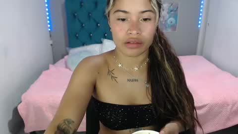 miacumgirl online show from June 3, 2:33 pm