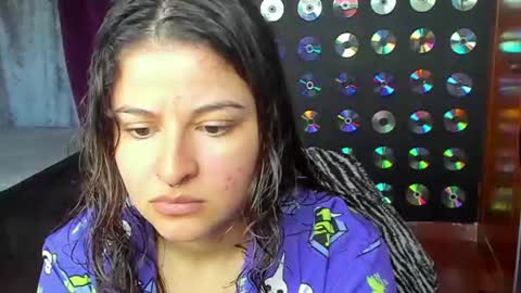 Mia online show from August 1, 5:37 pm