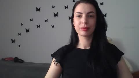 Mia online show from May 19, 9:33 pm