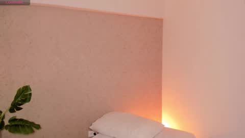 Miah online show from October 13, 8:00 pm