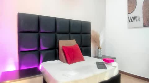 miahertz online show from February 3, 11:59 am