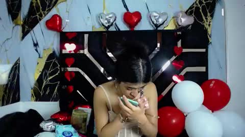 miahotcs online show from February 14, 4:09 pm