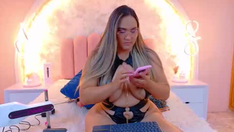 Mia online show from February 24, 1:38 am