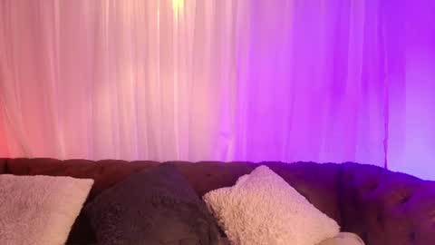 mialuxee_ online show from July 27, 12:35 pm