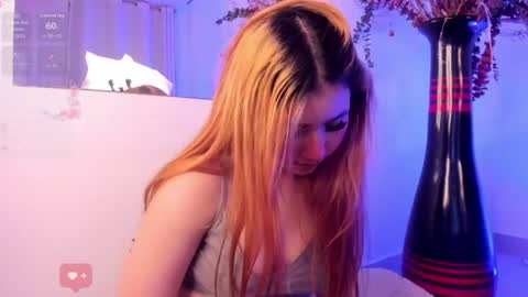 mialuxee_ online show from July 28, 4:39 pm
