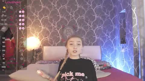 Mia online show from February 4, 8:28 am