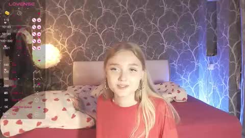 Mia online show from September 19, 3:11 pm