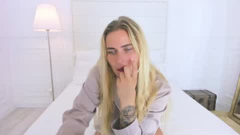 Mia online show from July 24, 2:09 am