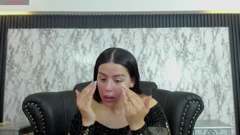 Snapshot of miamontoya chatting on February 6, 12:48 pm Mia   -5 7001400 Follow  online show from February 6, 12:48 pm