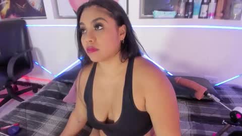 Mia online show from November 5, 11:59 am