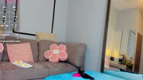 Mia online show from July 29, 9:53 am