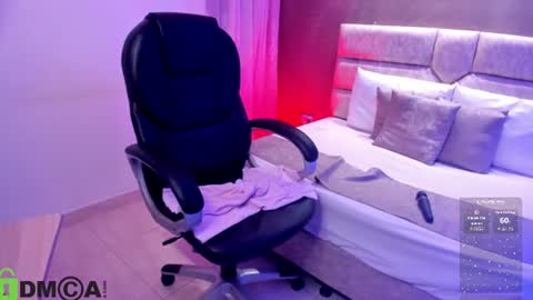 MIA PARKER online show from July 11, 9:59 pm