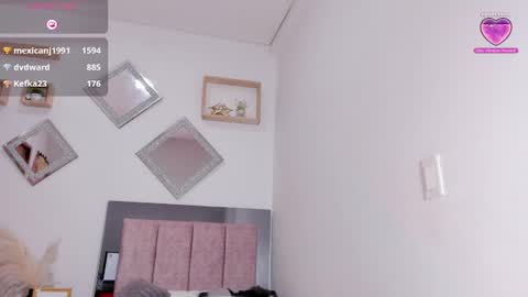 miapearls_ online show from July 27, 9:39 am