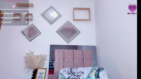 miapearls_ online show from June 18, 9:14 am