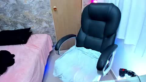 miarivers_1 online show from June 17, 3:35 pm