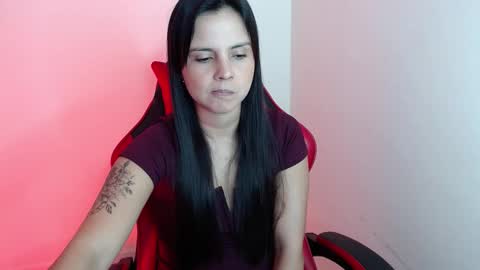 miarobinn_ online show from October 14, 12:19 pm