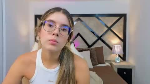 Mia online show from July 23, 8:17 pm