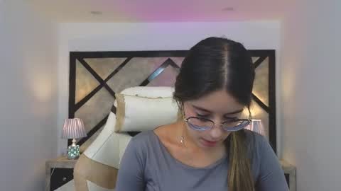 Mia online show from June 22, 7:22 pm