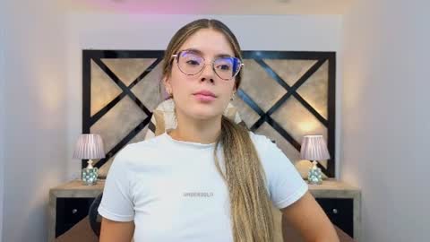 Mia online show from July 16, 7:29 pm