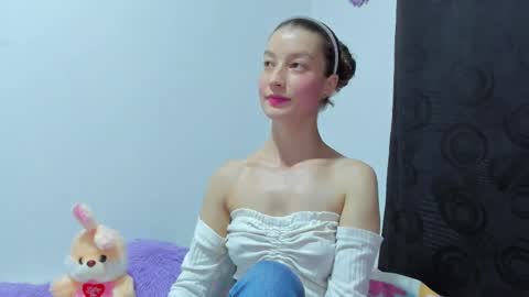 Snapshot of miavolkova_ chatting on September 8, 11:15 pm Chloe online show from September 8, 11:15 pm