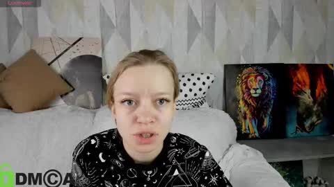 Snapshot of michelle_blond chatting on October 8, 9:24 am michelle_blond online show from October 8, 9:24 am