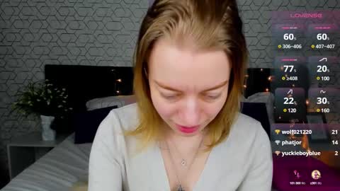 Snapshot of michelle_blond chatting on December 28, 8:26 am michelle_blond online show from December 28, 8:26 am