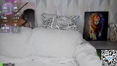 Snapshot of michelle_blond chatting on October 3, 8:19 am michelle_blond online show from October 3, 8:19 am