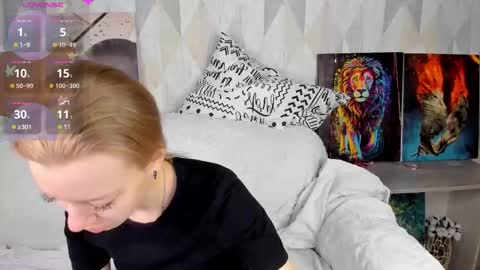 Snapshot of michelle_blond chatting on October 15, 9:23 am michelle_blond online show from October 15, 9:23 am
