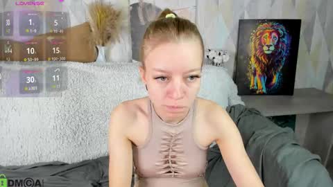 Snapshot of michelle_blond chatting on September 21, 7:07 am michelle_blond online show from September 21, 7:07 am