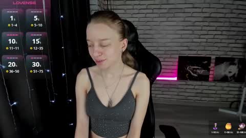 Snapshot of michelle_blond chatting on January 8, 7:24 am michelle_blond online show from January 8, 7:24 am