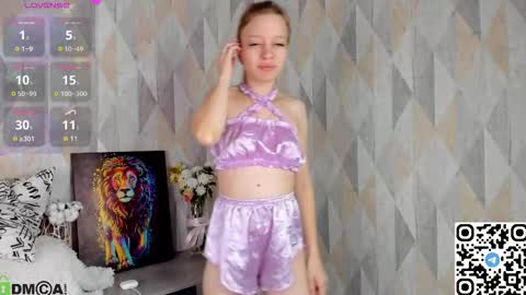 Snapshot of michelle_blond chatting on September 28, 9:03 am michelle_blond online show from September 28, 9:03 am