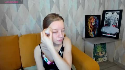 Snapshot of michelle_blond chatting on February 18, 6:59 am michelle_blond online show from February 18, 6:59 am