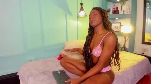 michellepose online show from September 23, 12:36 pm